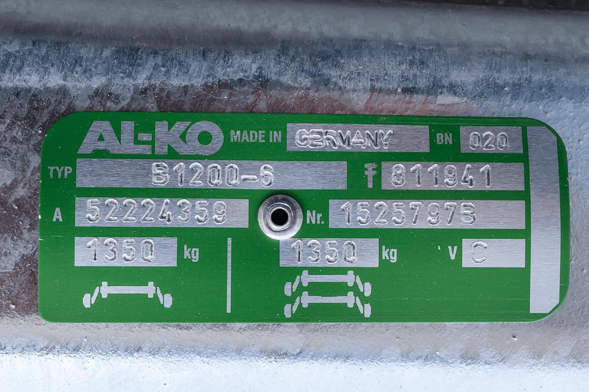 AL-KO Gebremste Achse 1350 kg, 1200 mm für Autotransporter und Anhänger