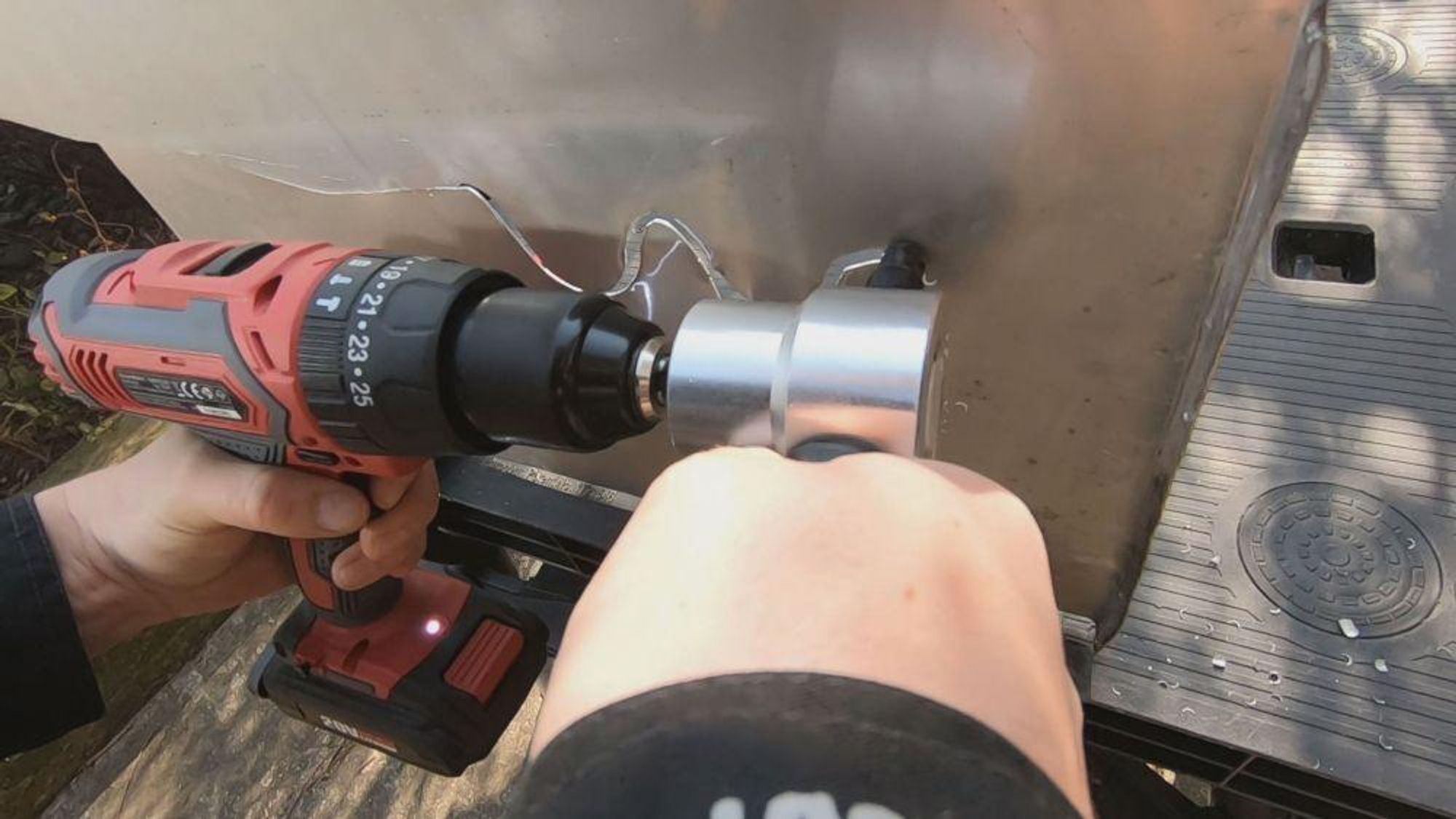 GEKO | Blechknabber Vorsatz für Bohrmaschine Stanze, Blechschneider, Blechschere, Blechschere für Akkuschrauber