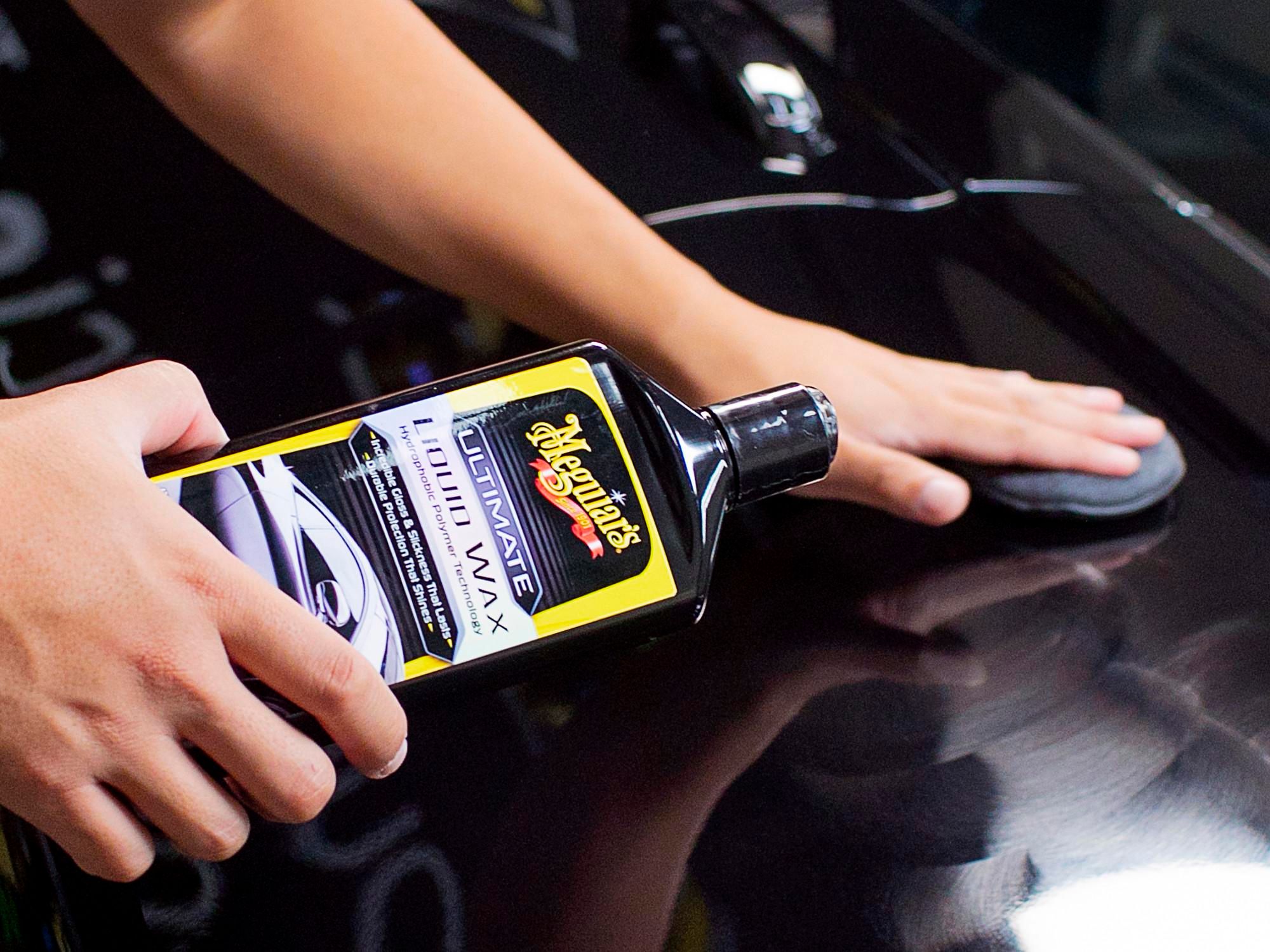 Meguiar's® Ultimate Liquid Wax - 473 ml - Flüssigwachs mit Abperleffekt + Mikrofasertuch