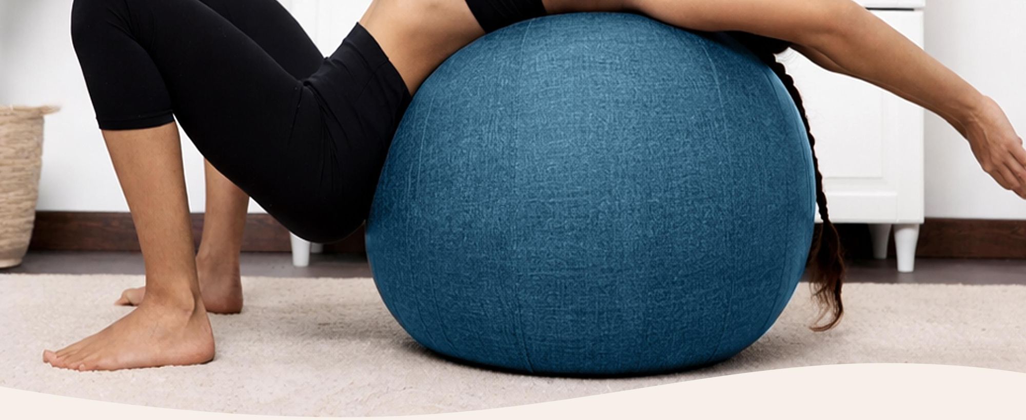 ONVAYA® Gymnastikball 65cm mit Bezug - Rutschfester Yoga-Ball-Stabiler Sitzball für ergonomisches Sitzen-Fitnessball & Schwangerschaftsball Seeblau