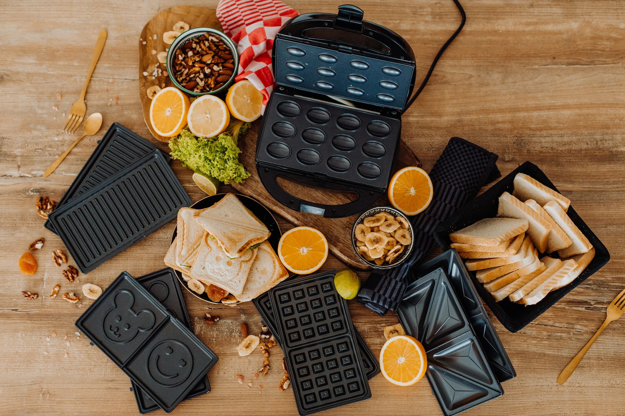 Lehmann Sandwichmaker 5 in 1 mit verschiedene Formen, 1200 Watt, Waffeleisen, Kontaktgrill, Panini, Sandwich, süße Küchlein, Inklusive 5 Plattensets