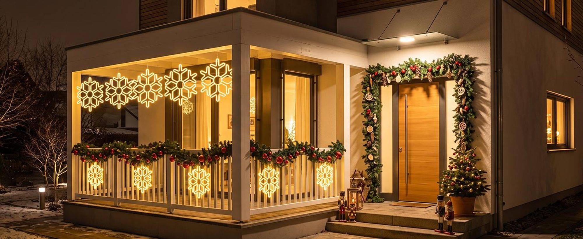 SALCAR 40 cm LED Schneeflocke Deko, 300 LEDs, Innen & Außen Fensterlicht, hängende Weihnachtsdeko, Fenster Deko, Weihnachtsbeleuchtung Garten Party