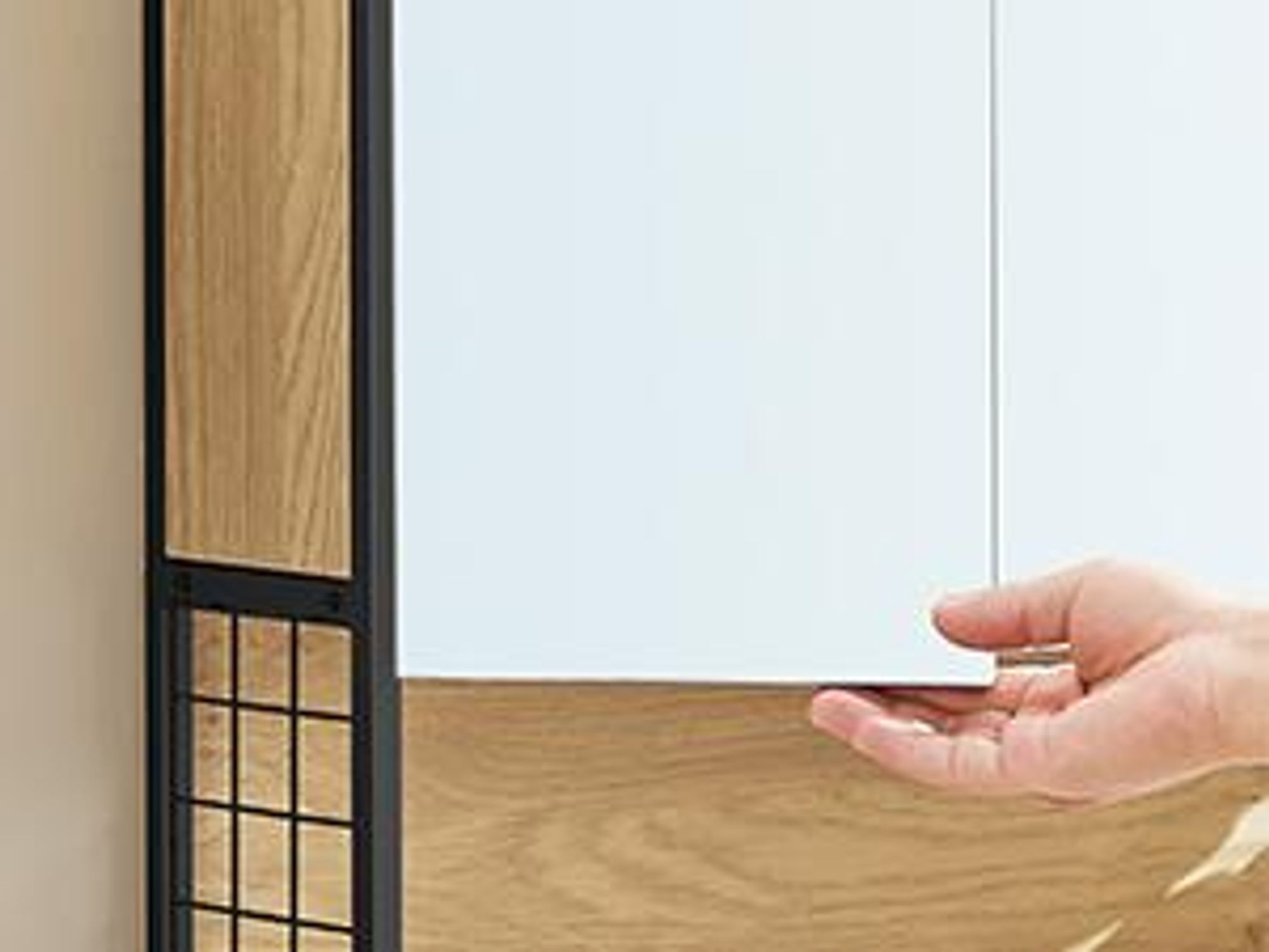 VASAGLE Badezimmerschrank mit 3 Türen, Spiegelschrank, Wandschrank, Stecker, Hängekorb, Haartrockner-Halter, viel Stauraum