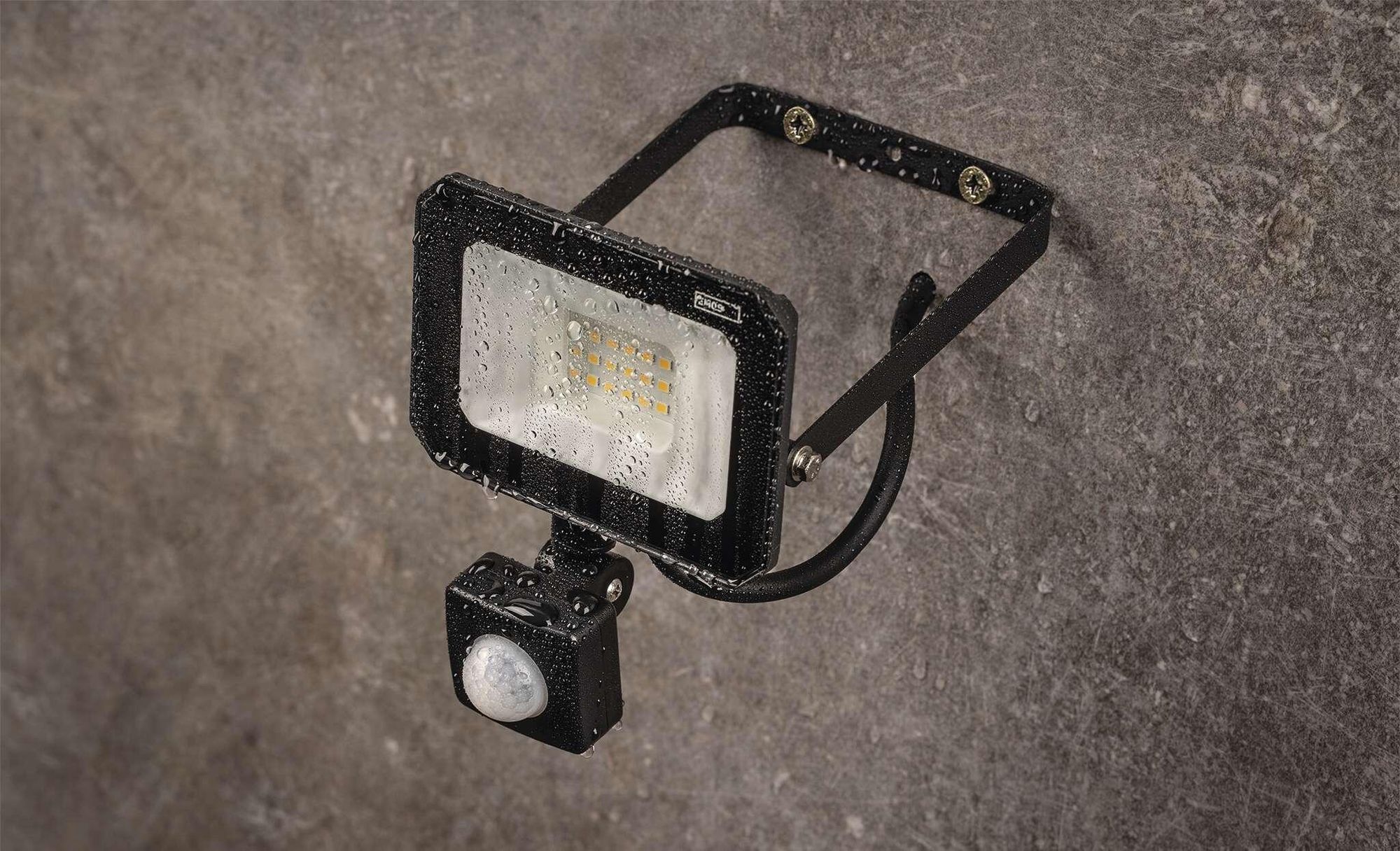 EMOS LED Strahler SIMPO 20 W mit Bewegungsmelder, für Außen, superhell 2000 lm, Neutralweiß 4000 K, Lebensdauer 25000 St., ZS2323
