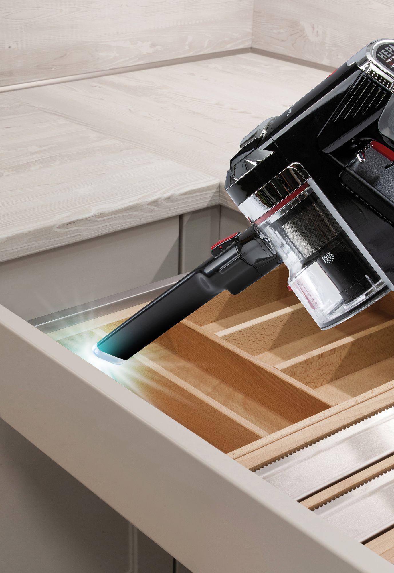 Genius Invictus X9 Akku-Handstaubsauger 23 tlg, Akku Staubsauger Kabellos, 380W, Akkulaufzeit bis 35 Min, motorisierte 3 in 1 Bürste, LED Fugendüse