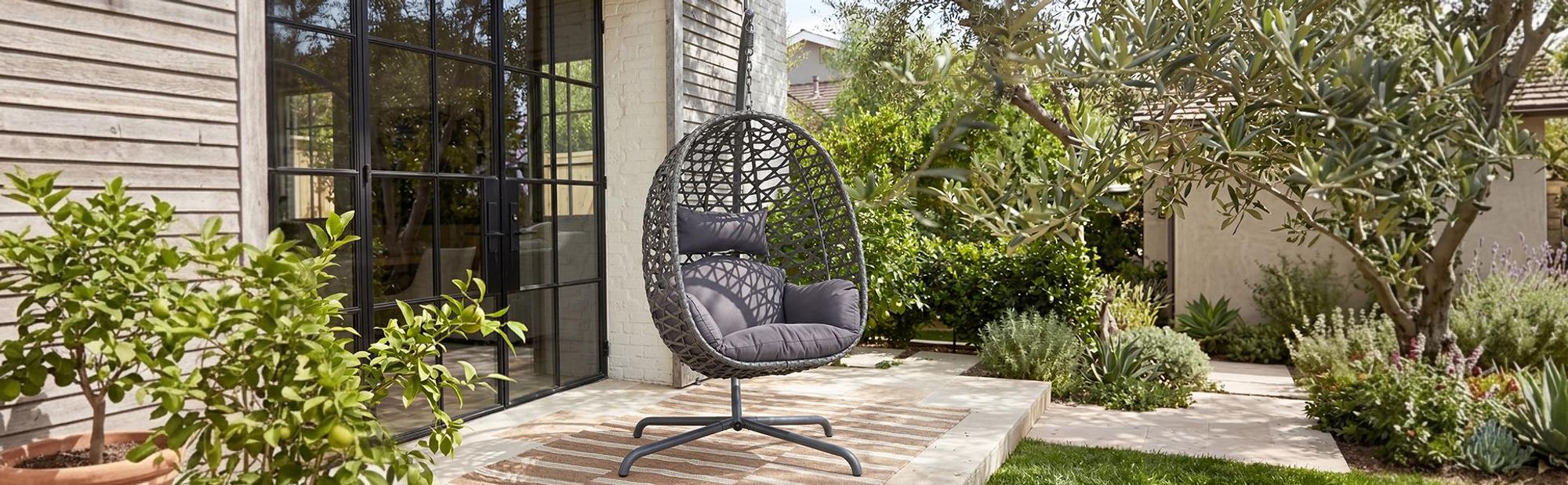 Avestar Outdoor-Schaukel-Hängesessel in Eiform mit weichem Kissen