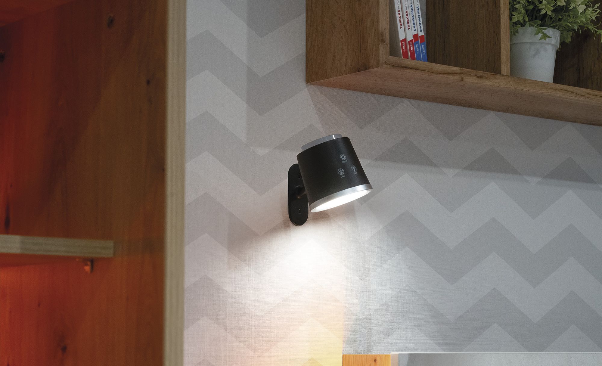 EMOS LED nabíjecí stolní lampa 4v1 ABBIE 6W, 300lm, 1500mAh Li-Ion s dobou svícení 33h, stmívatelná, nast. barva světla, 1,3m kabel USB, černá, Z7636B