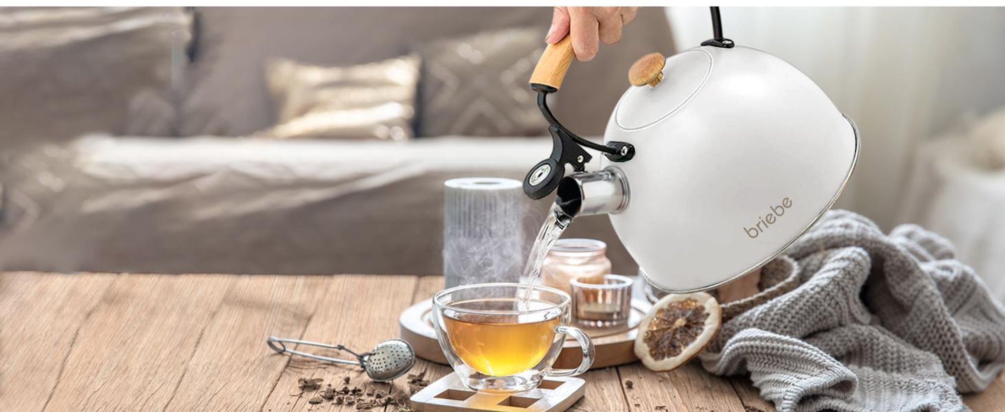 Briebe Nordic Wasserkessel Induktion Flötenkessel 2,3L Edelstahl, Holzgriff Weiß