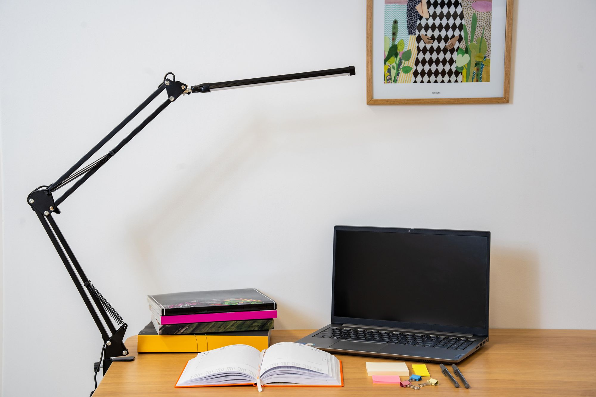 LUMILED LED 8W Schreibtischlampe Schwenkarm Büro Schwarz Tischlampe Helligkeit Einstellbarer CCT Farbwechsel USB Verstellbarer Arm Klemme Dimmbar