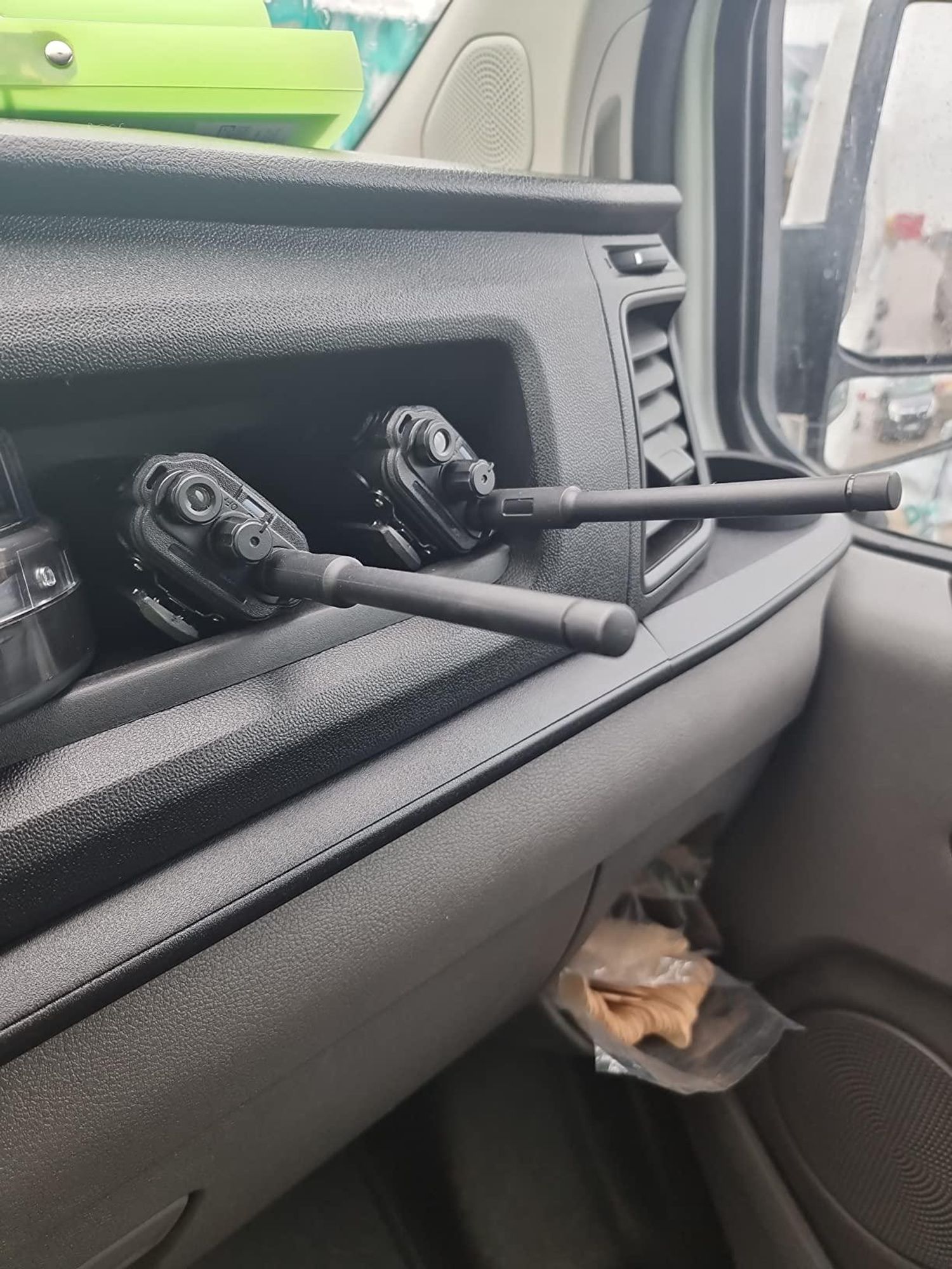 Retevis RT86 Funkgerät mit Großer Reichweite, 8W, Walkie-Talkie mit Lautsprechermikrofon, 2600mAh, Kabelloses Klon Notfallradio für Baustelle