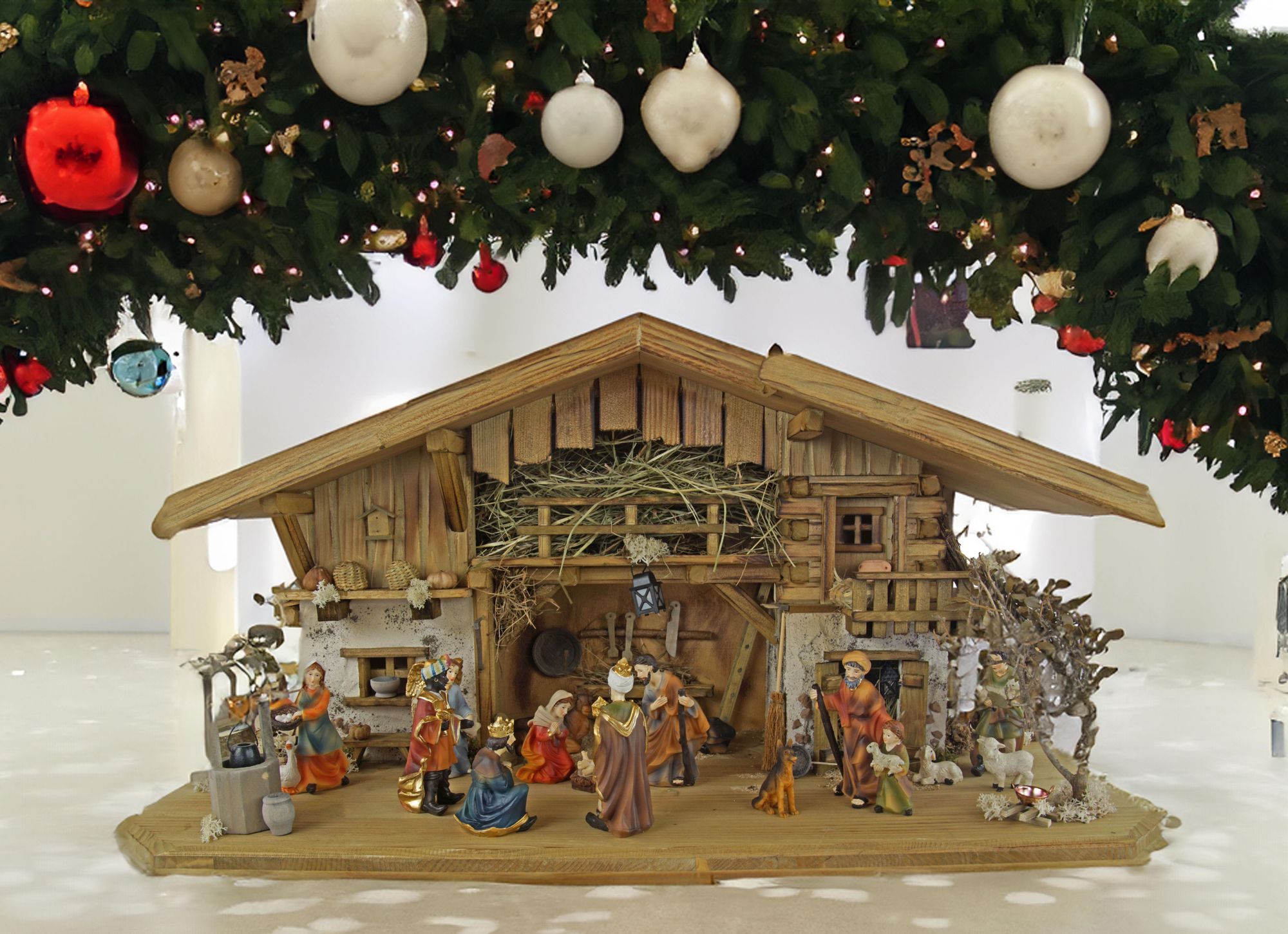 Festliche Weihnachtskrippe Aicha inkl. Figurensatz ETA 1 - Maße Krippe ca. 69 x 29 x 34 cm
