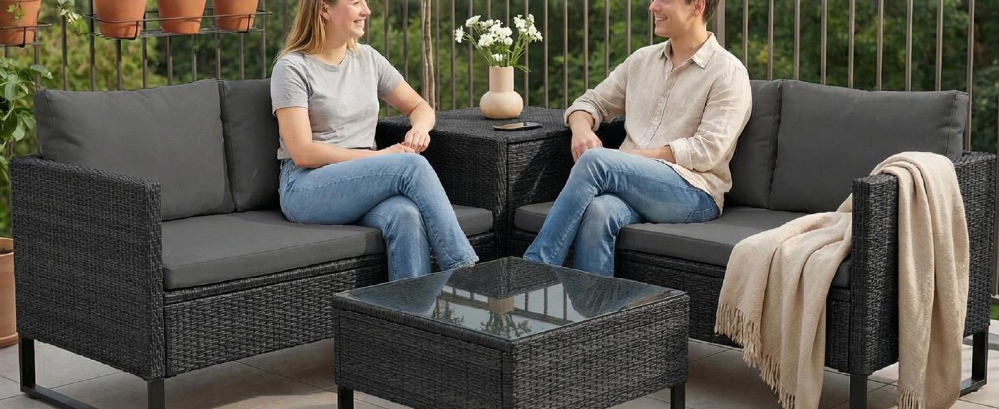 Juskys Polyrattan Lounge Santorini - Sitzecke mit Beistelltisch & Auflagenbox - Schwarz