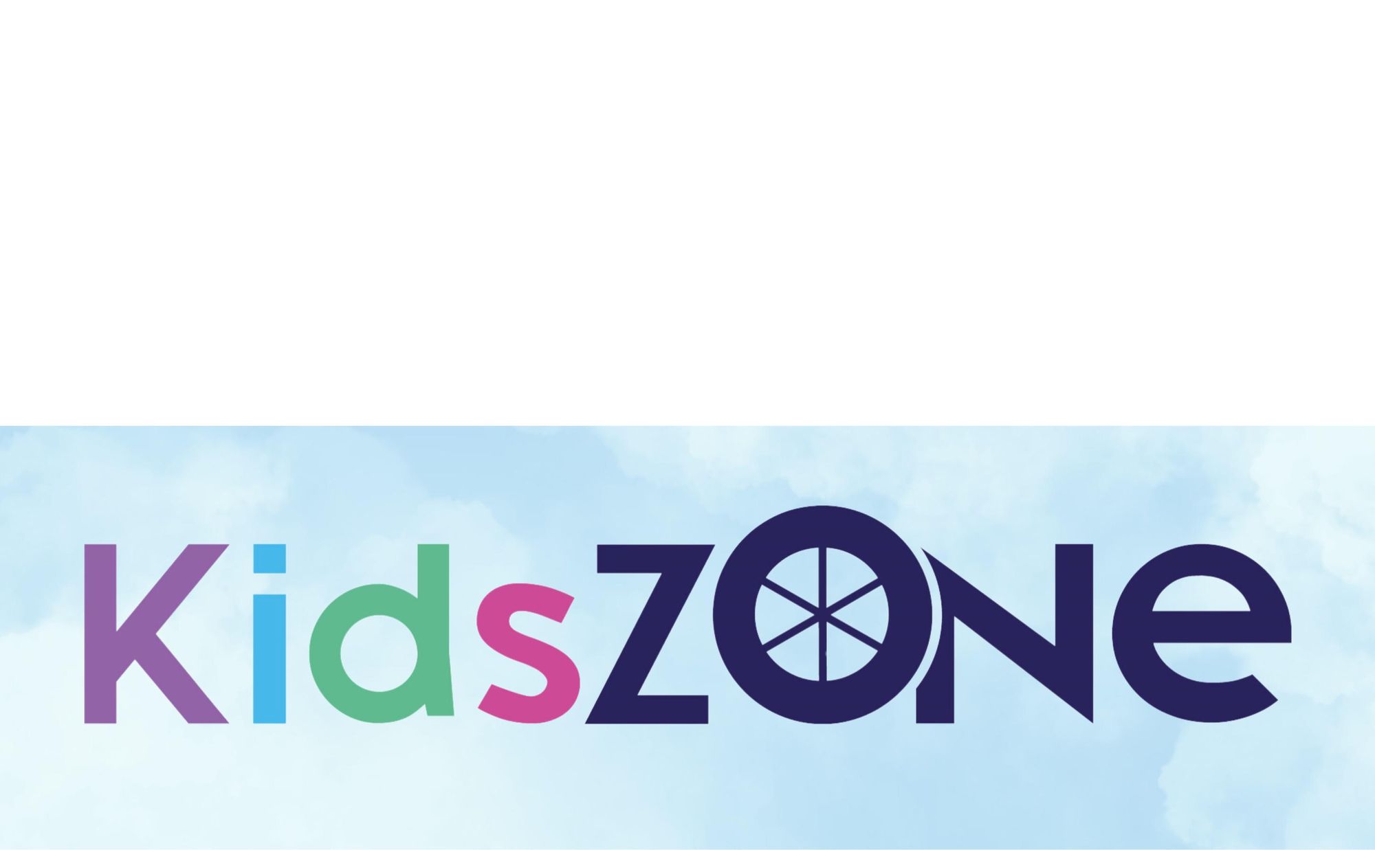 Logotipo de marca infantil en varios colores sobre fondo azul claro