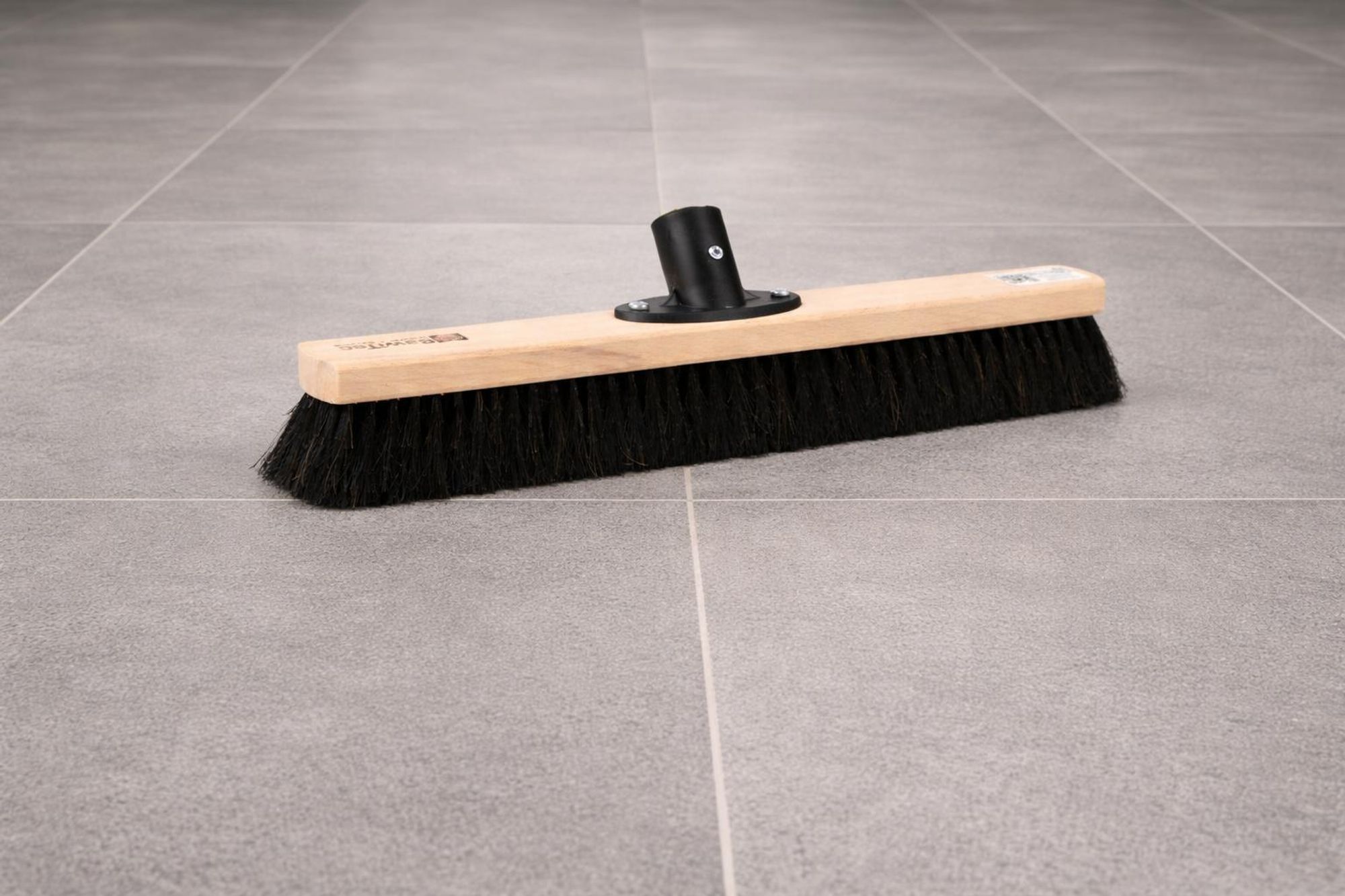 Saalbesen 60cm Breit mit sehr weiche Roßhaar-Naturhaar-Borsten und QuickFix-Stielhalter Besen ohne Stiel