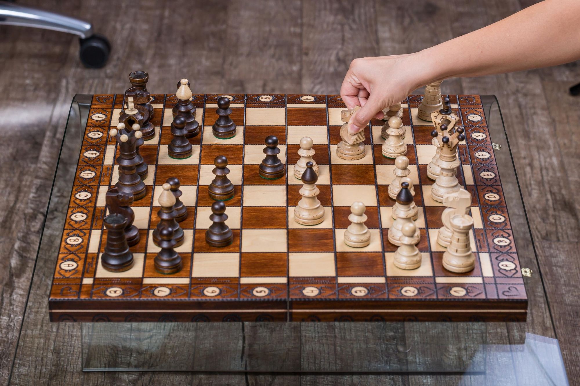 SQUARE - Jeu d'échecs en bois AMBASADOR AG - Échiquier - 53 x 53 cm & Pièces d'échecs