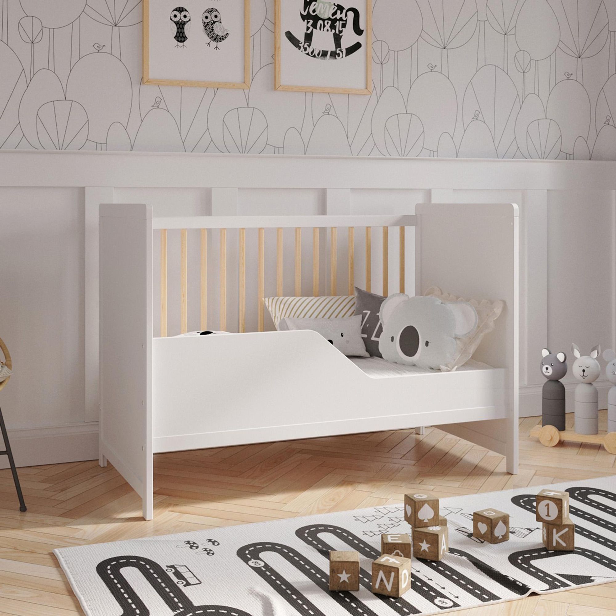 Love For Sleep Babybett 120x60cm mit Sicherheitsbarriere, umwandelbar Weiß-Kiefer Tokyo Kinderbett aus Holz, mitwachsend