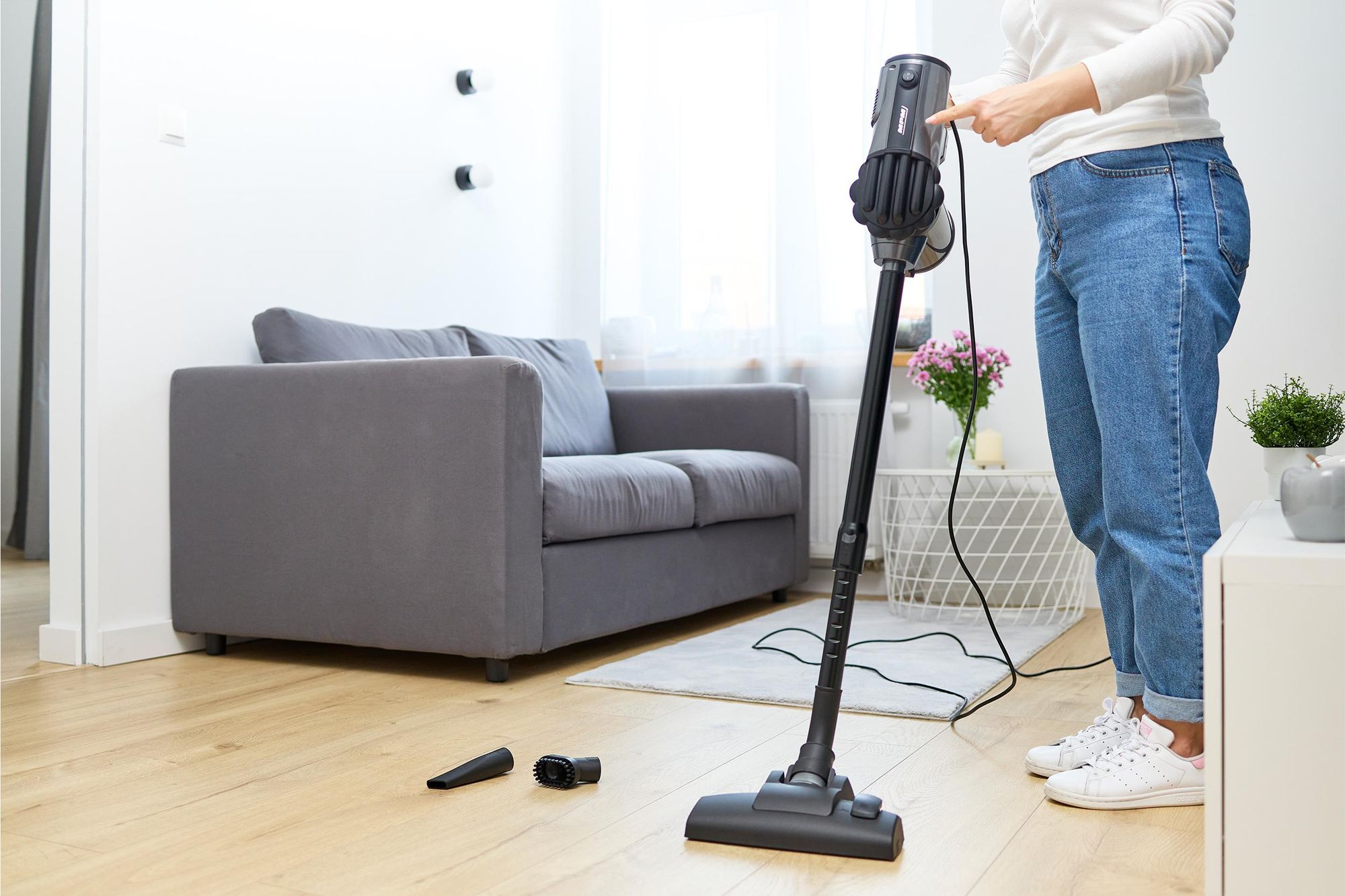 Vertikaler, leistungsstarker Staubsauger mit Kabel MPM MOD-74