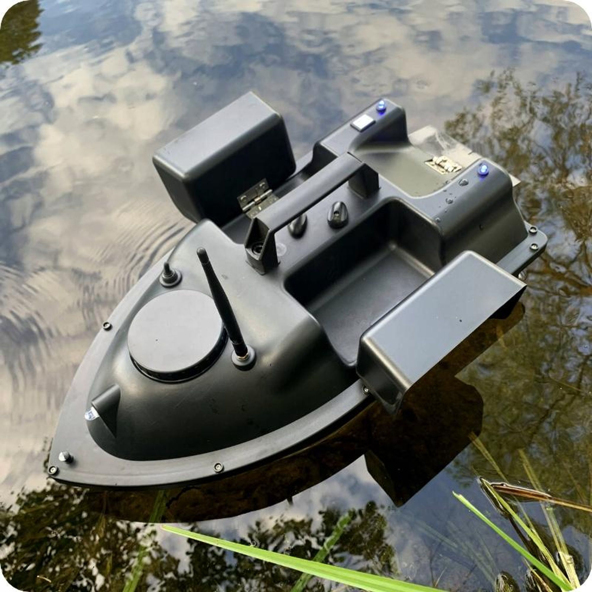 Łódka Zanętowa Flytec V010 RC GPS 3 Podajniki 2000g 500m Pilot Torba