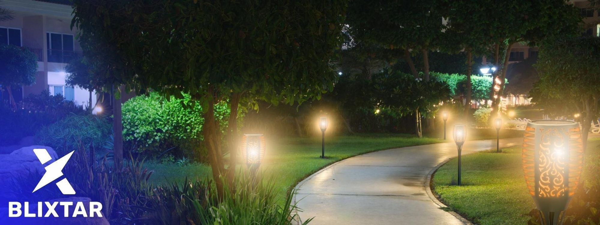 Solarlampe für den Garten 33 LED, Fackel Gartenfackeln mit Realistischer Flammeneffekt IP65 BLIXTAR