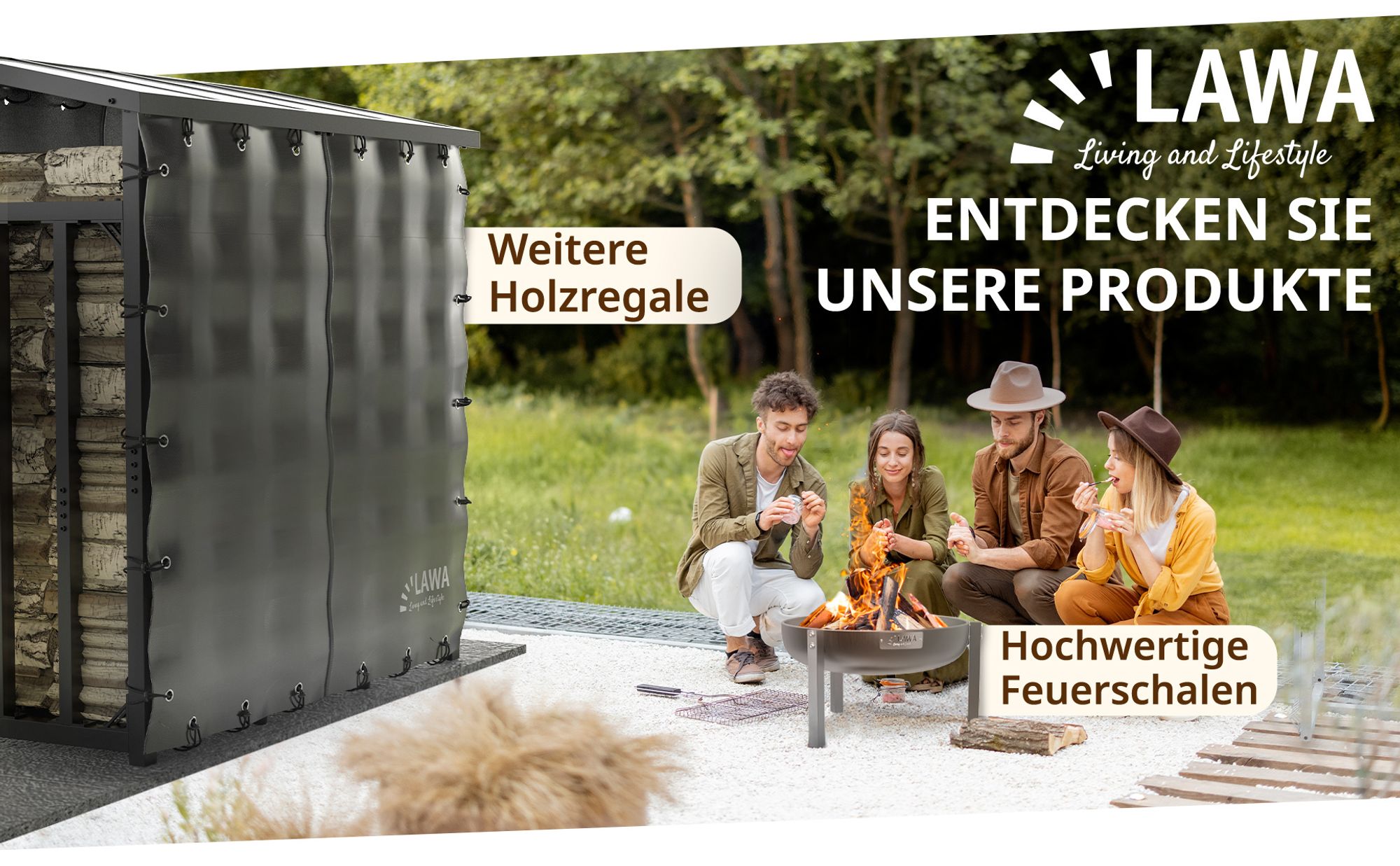 LAWA Holzunterstand mit Dach und Abdeckplane vor der Menschen an einer LAWA Feuerschale sitzen
