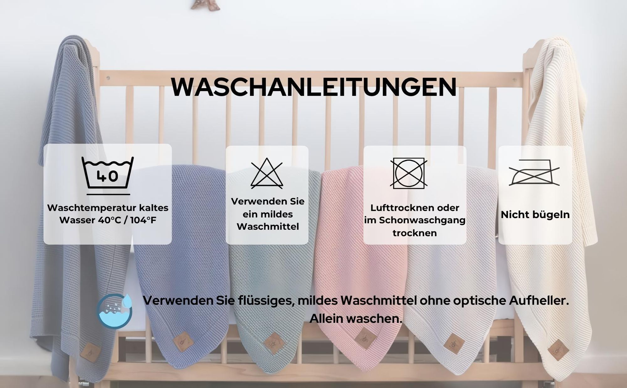 ein Babybett, an dem eine Decke hängt