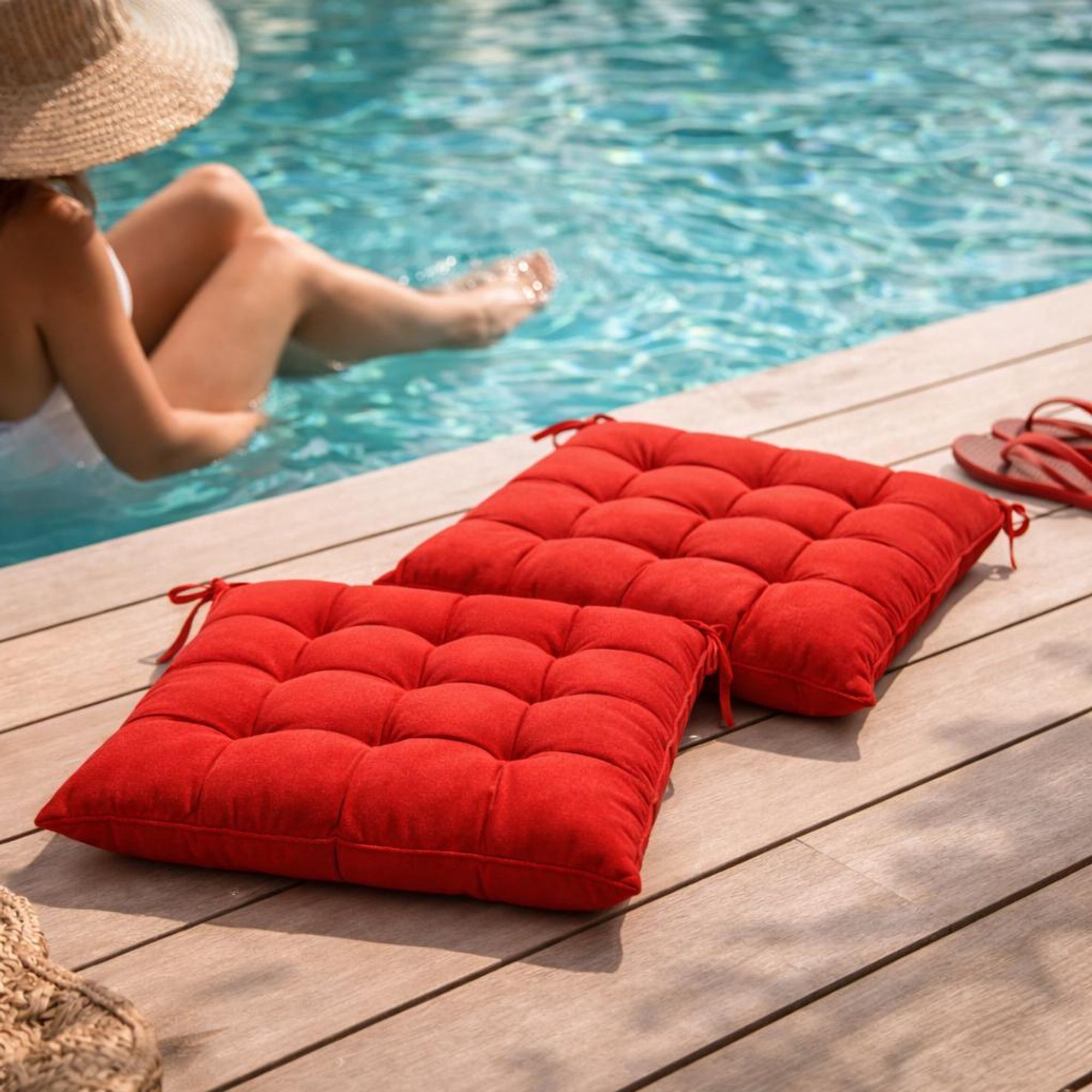 Betz 4 Stück Stuhlkissen mit Bändern - Sitzkissen für Außen oder Innen Größe 40 cm x 40 cm weich gefüllt Farbe rot