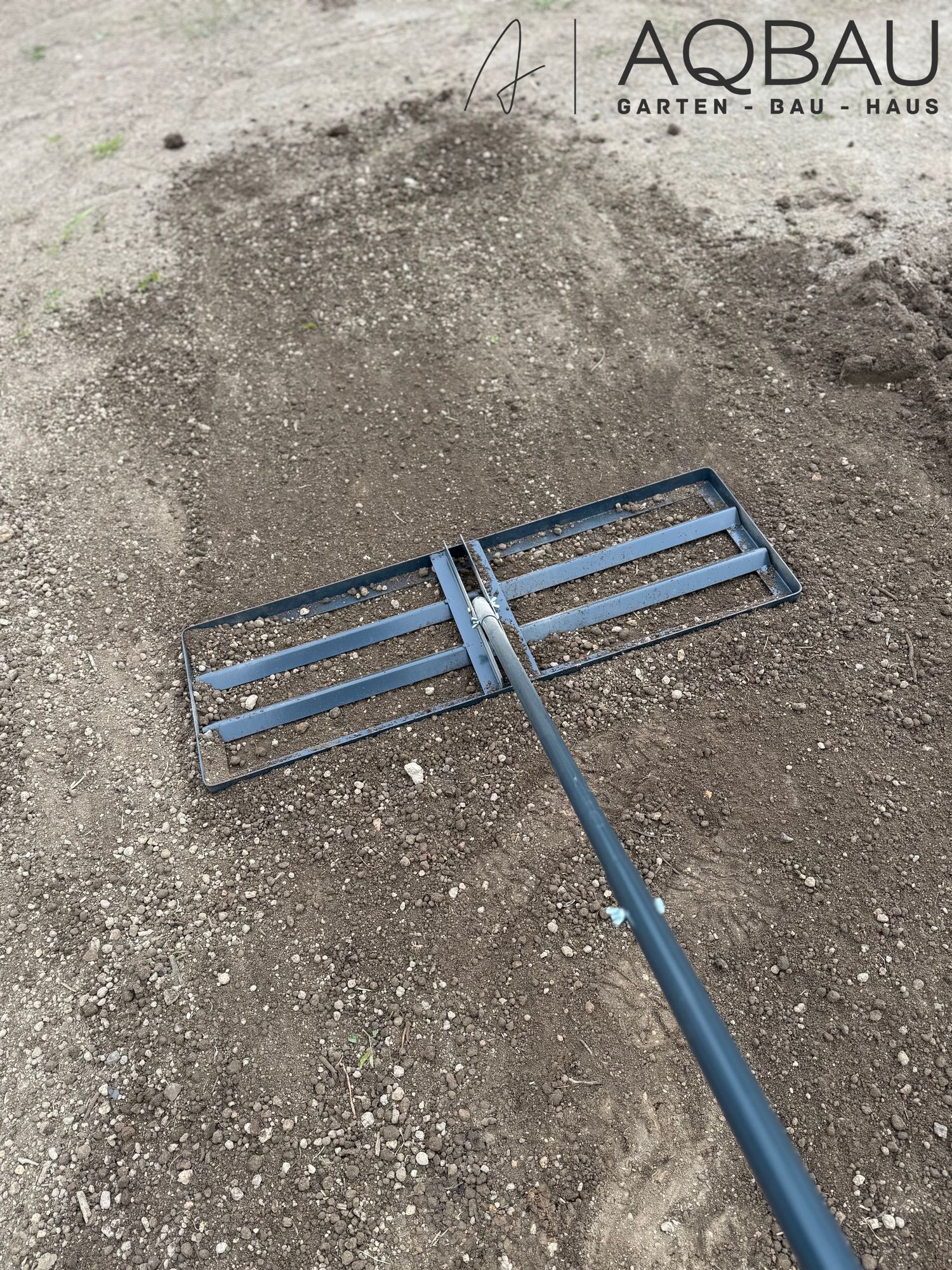 Aqbau® Rasenrakel 90x30 cm mit Teleskopstiel 175 cm – Rasen nivellierrechen, Rasennivellierungsrechen, Rasenglätter zum Ausgleichen & Nivellieren