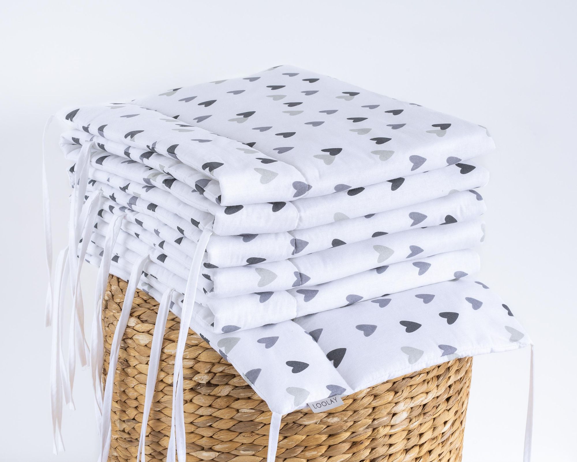 BETTUMRANDUNG Baumwolle 360 x 30 cm Babybett Austattung Babyausstattung Nestchen Bettschlange. Handgenähnt HERZEN GRAU von LOOLAY®