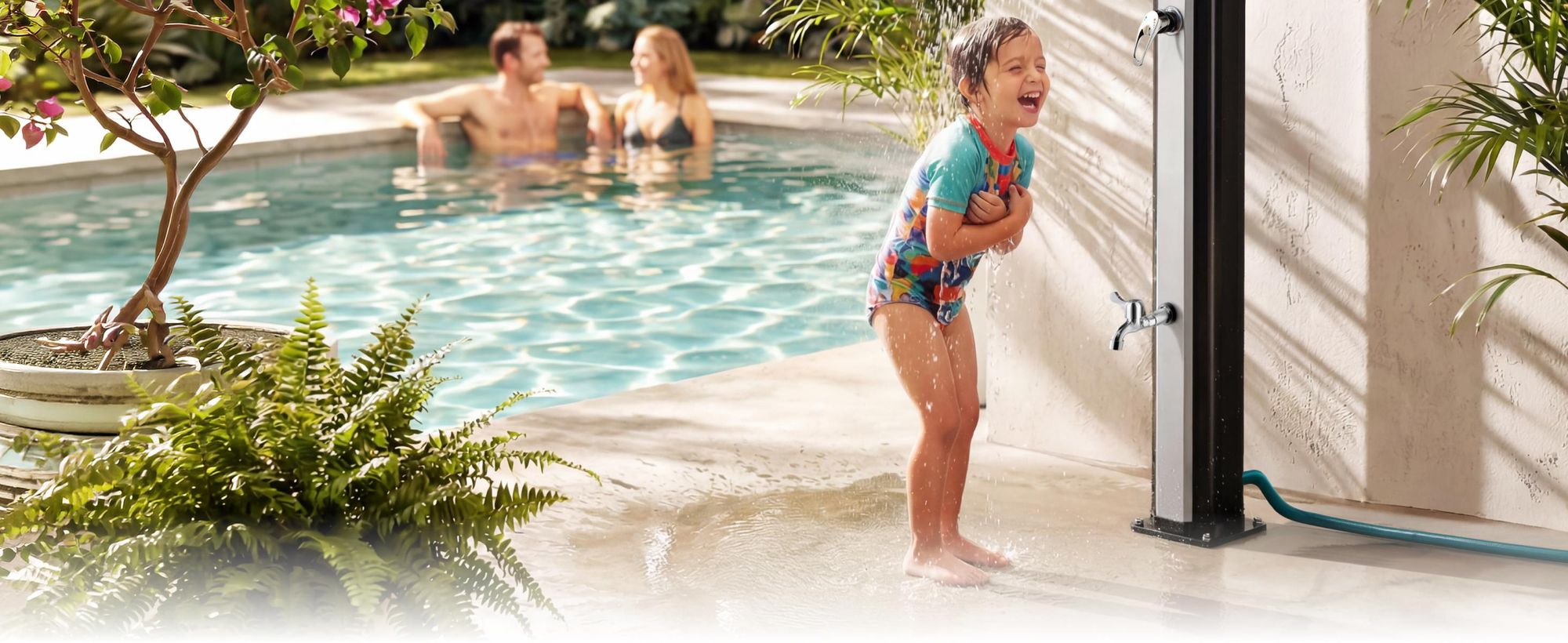 tectake® Solardusche Ofanto 35 Liter, mit Seifenablage extra Wasserhahn, inklusive Schutzhülle