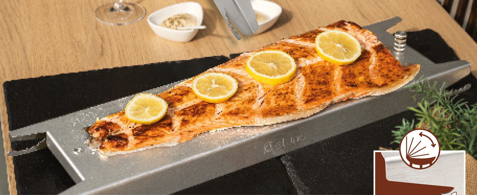 Saumon flambé sur une plaque de cuisson