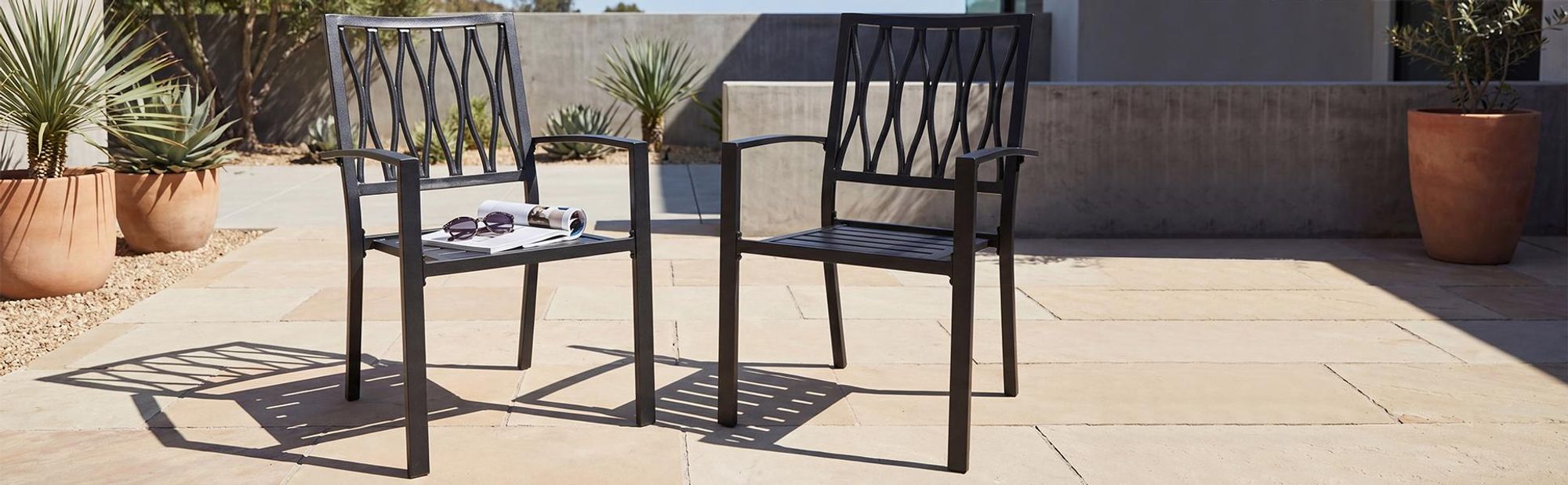 Stapelbare Gartenstühle 2er Set, pulverbeschichtetes Eisen, Schwarz