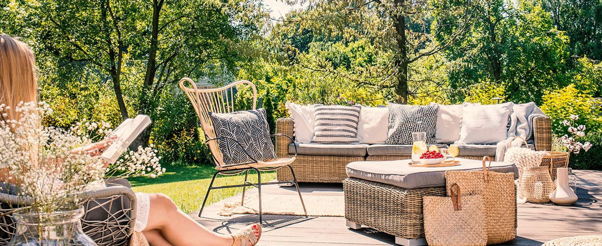 Altana Outsunny – altana ogrodowa z bocznymi ściankami i dachem z poliwęglanu