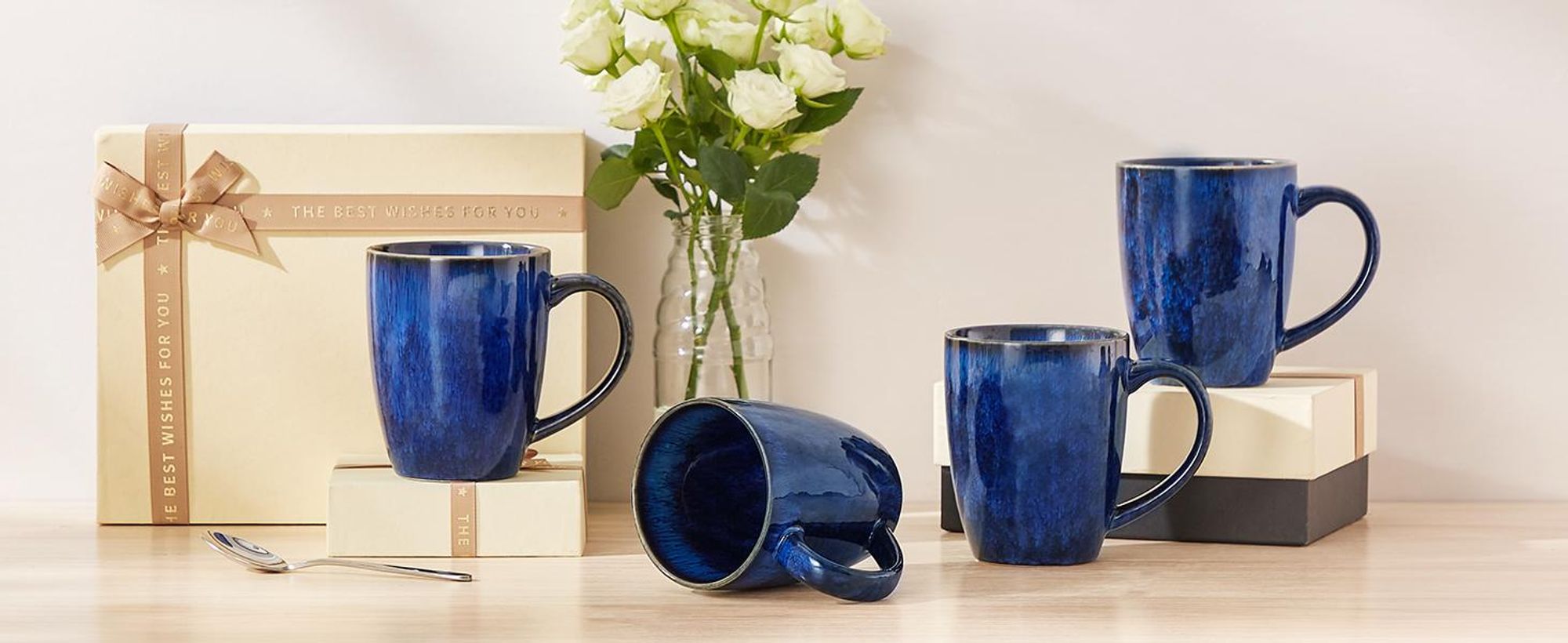 VANCASSO Becher Set, 4-tlg Steingut Tassen, 480ml Trinkbecher, Kaffeebecher mit Henkel, Blau