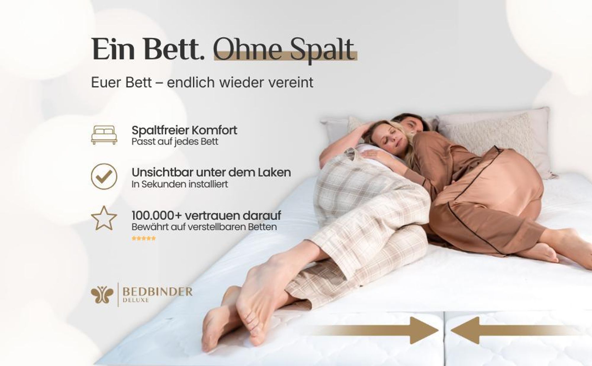Paar im spaltfreien Doppelbett mit Liebesbrücke, Matratzenverbinder hält Matratzen zusammen