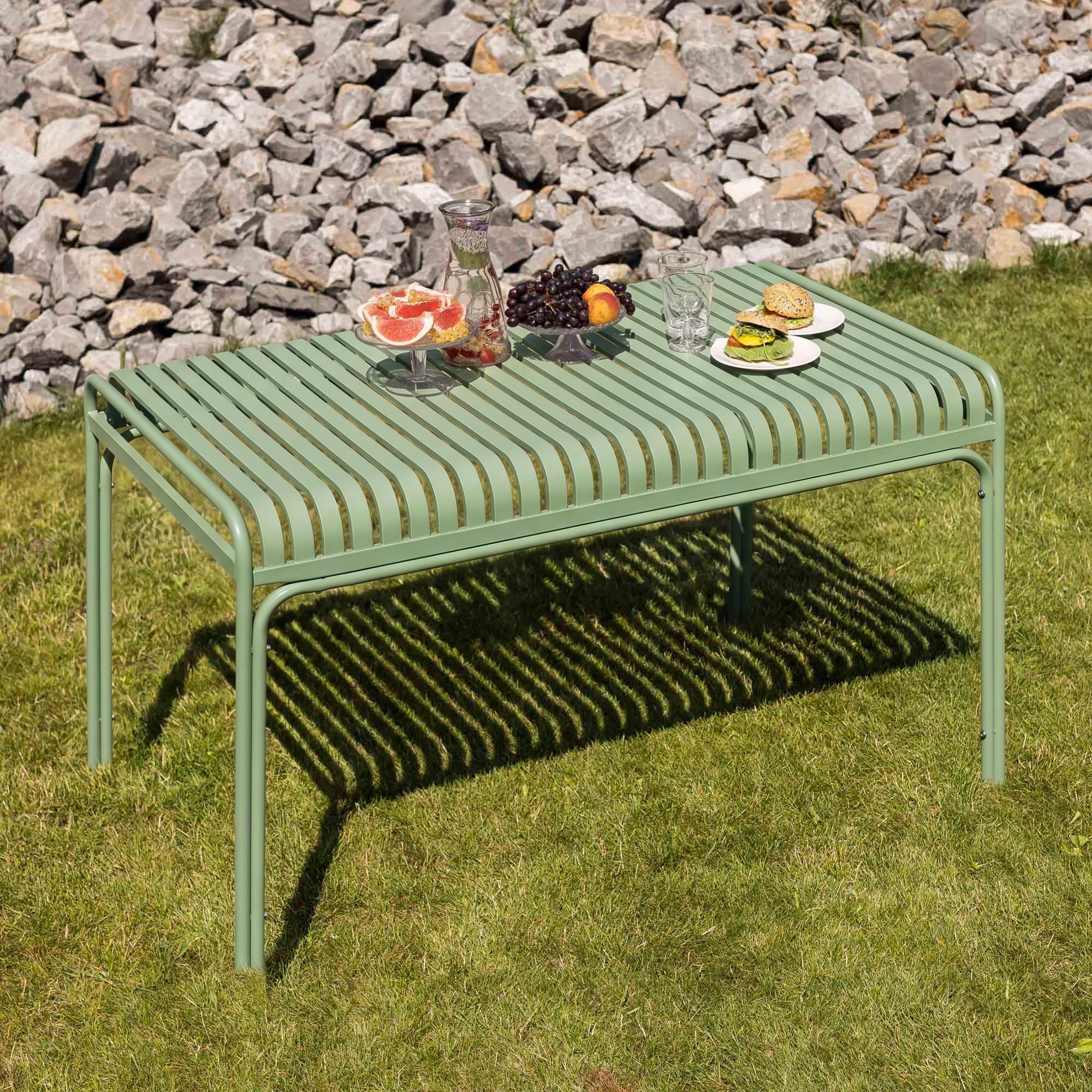 di volio Gartentisch MALIO - 130x80 cm, wetterfester Outdoor-Tisch aus Metall, matt grün