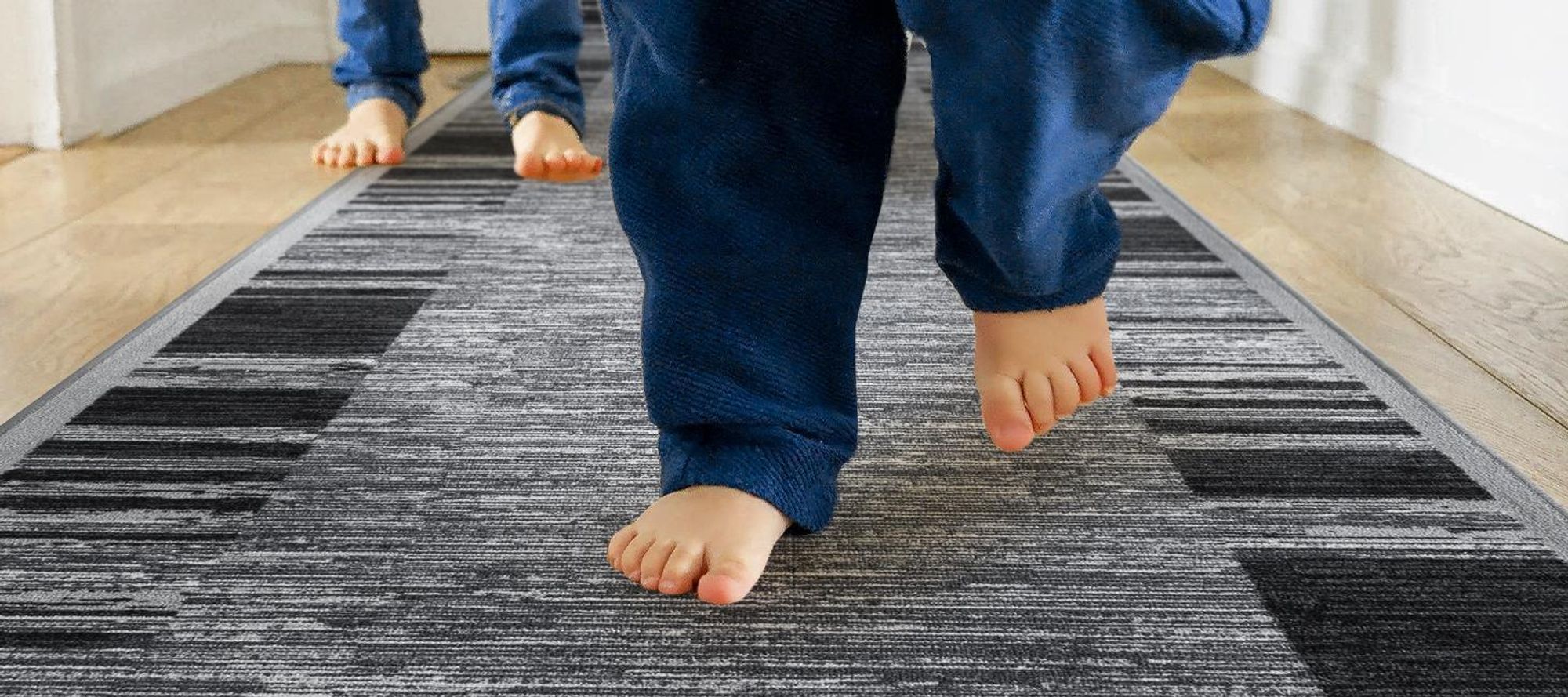 Floordirekt Teppich Läufer Navona, Feinschlingen Teppichläufer mit rutschfestem Gelrücken, für Flur, Küche & Wohnraum, robust - Grau, 80x200 cm