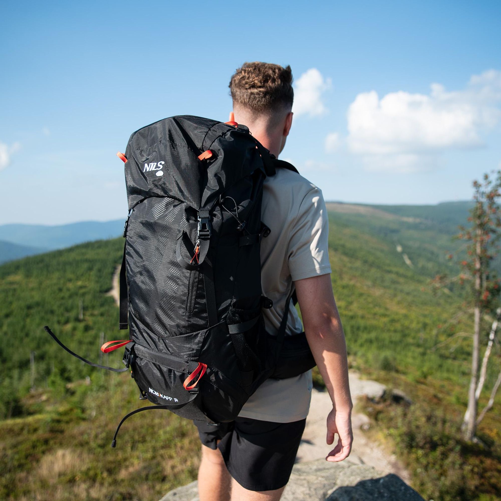 Nils Camp NC1992 Trekkingrucksack Nordkapp 65L schwarz wasserdicht Air-Flow-System mit Regenschutz