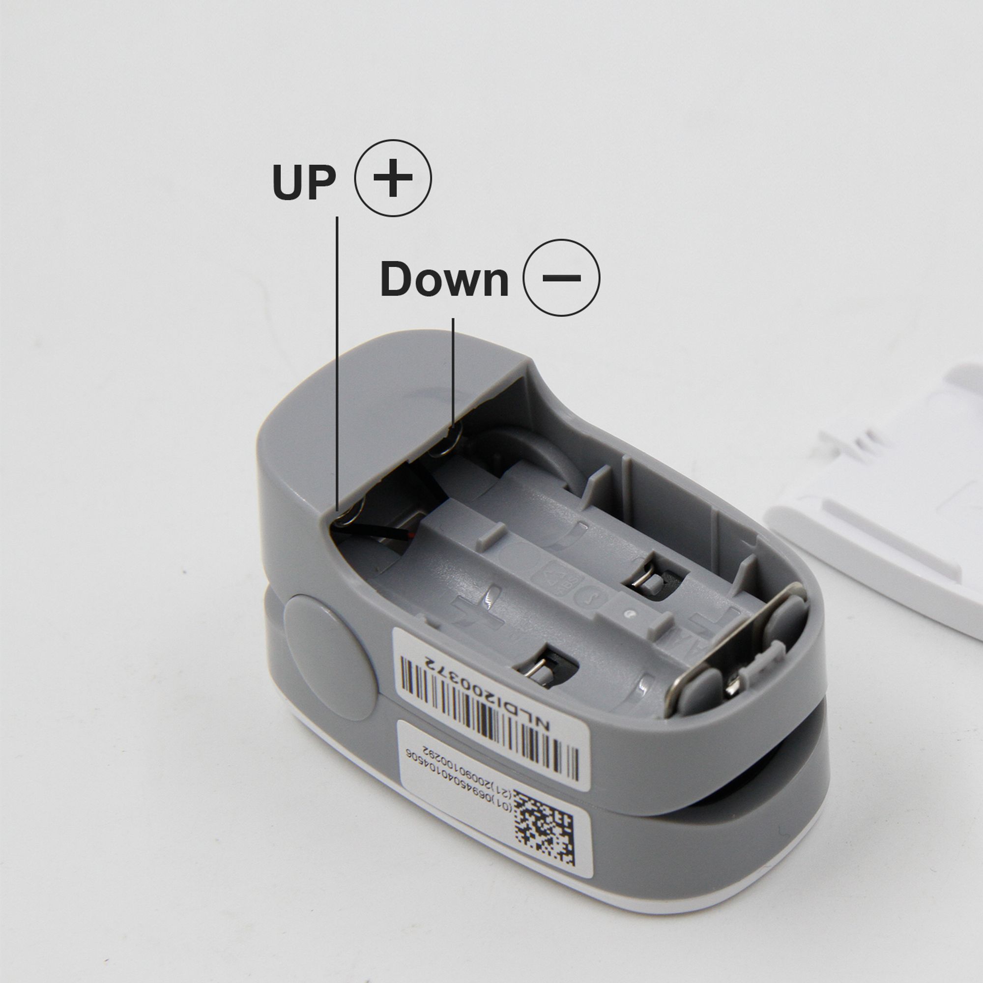 Bitte legen Sie die Batterie wie in der Abbildung gezeigt ein.