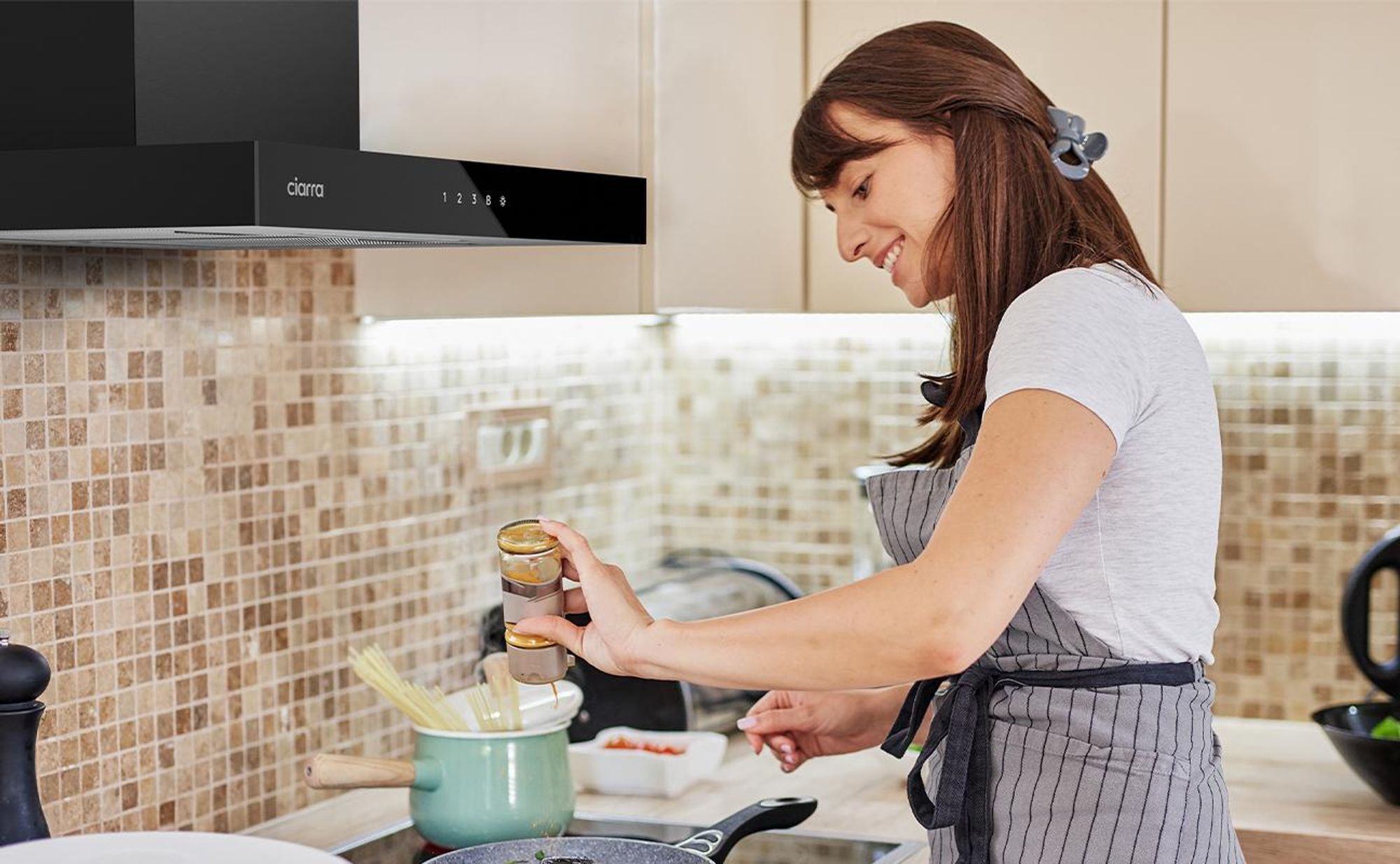 CIARRA A+++ 650 m³/h Hotte aspirante murale 60cm WIFI +APP & Touch Control Boost VMB6102