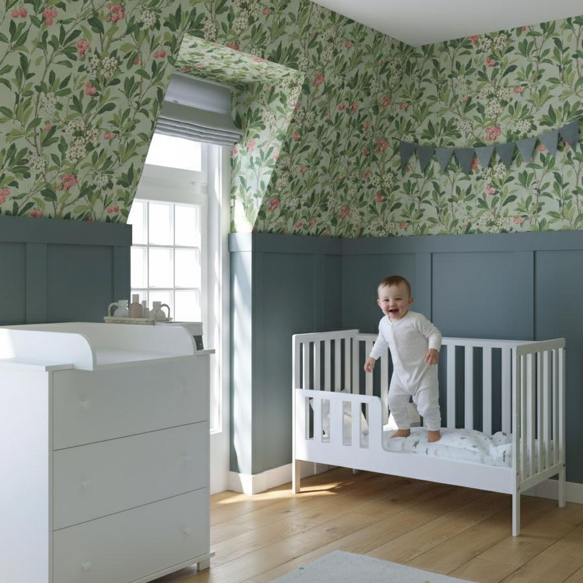 ZEE BAMBI Weiß Babybett 120x60 cm 2in1 mit Schublade & Schutzbarriere Klassisches Gitterbett 3-Fach Höhenverstellbar Kinderbett mit Beißschutz