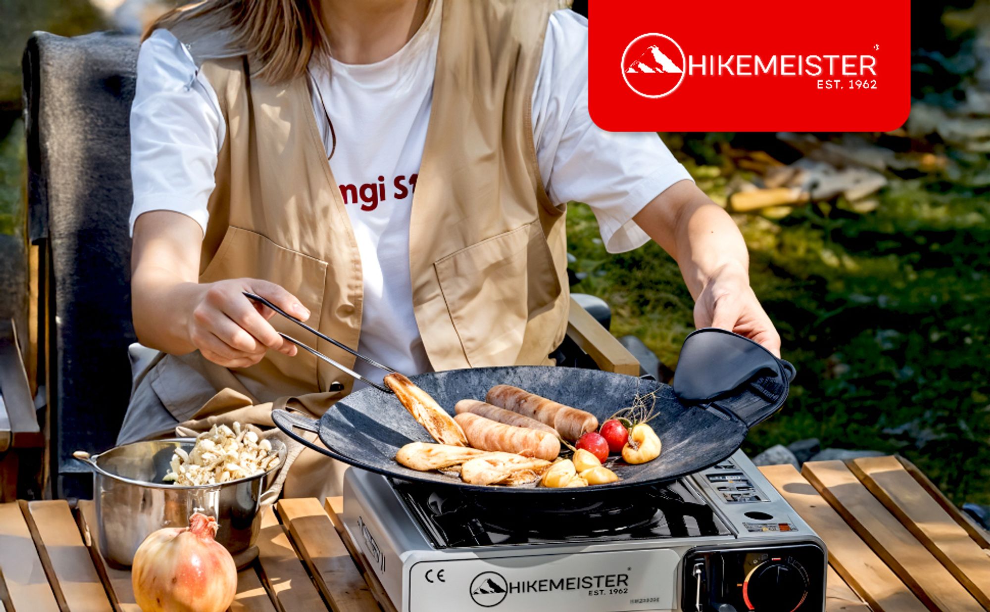 Hikemeister® Campingkocher Gas – Tragbarer Gaskocher 2200W mit Koffer – Camping Gasherd Outdoor Butan Kocher für Campingurlaub, Balkon & Garten - Grau
