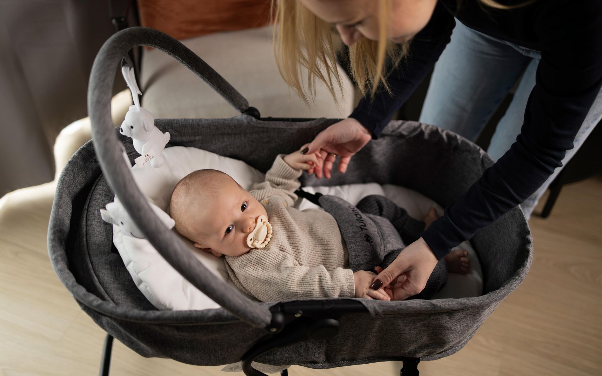 TULANO Moon 35 | Multifunktionale Kinderwippe Babywippe Babyzubehör 4in1 | 4 Verwendungsmöglichkeiten: Füttern, Sitzen, Schaukeln, Schlafen | Grau