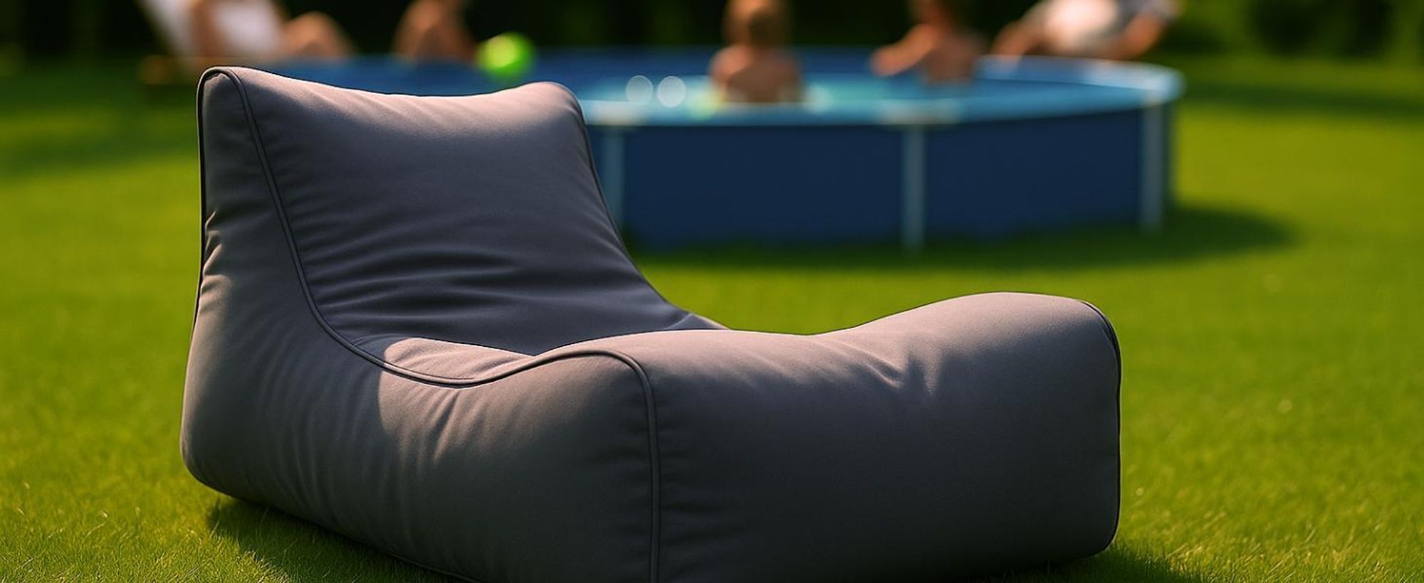 Visualisierung eines Outdoor Sitzsacks im Garten, Terrasse, am Pool.