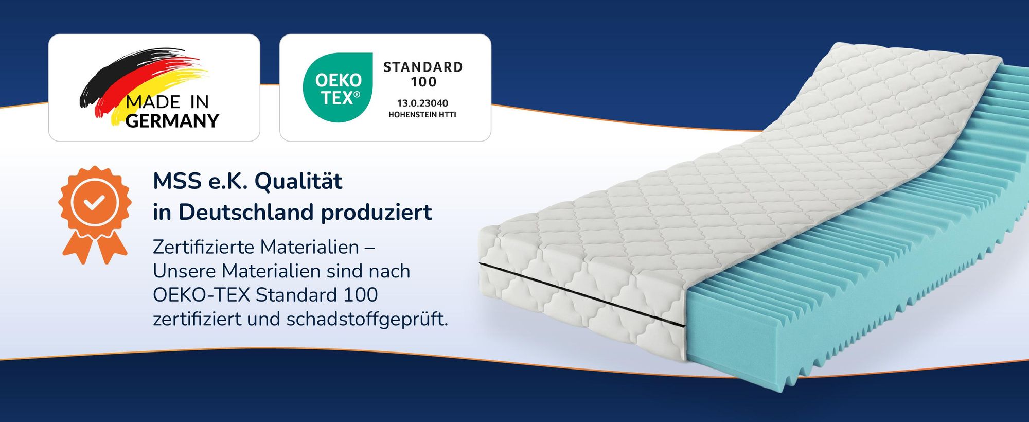 Aufgeschnittene Kaltschaummatratze mit Profilschnitt, daneben zwei Siegel