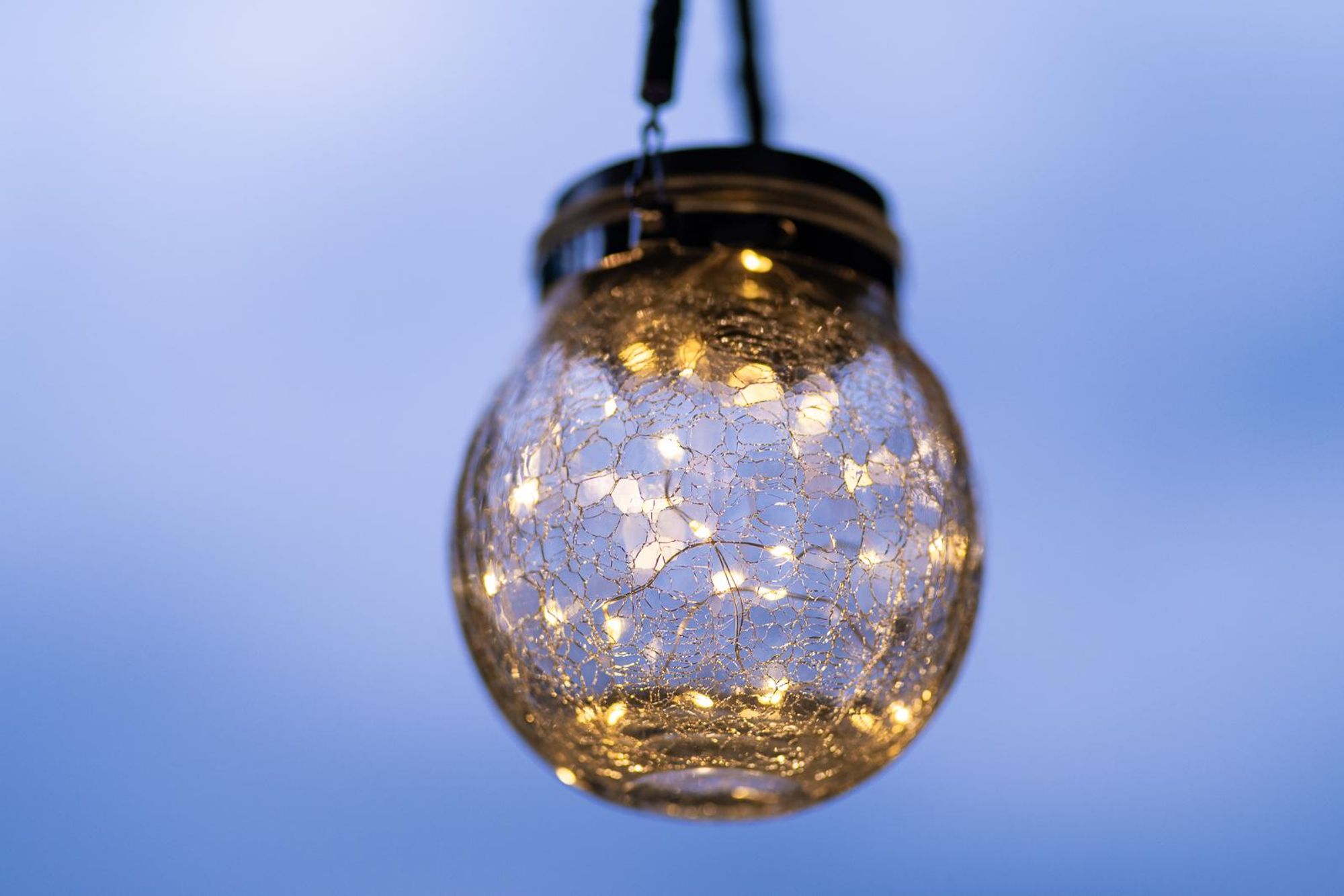 LUMILED 3er Set Solar Hängelaterne 12 cm IP44 3000K 20 LEDs 600mAh Solar Hängeleuchte, Kristall Glaskugeln zum Aufhängen, Bruchglas Optik, Dämmerungssensor, Gartendeko für Außen Garten Terrasse