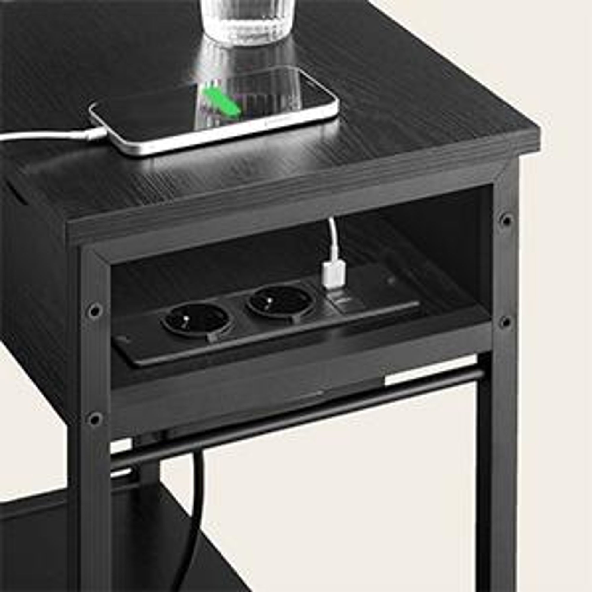 VASAGLE Beistelltisch, mit Steckdosen und USB-Anschlüsse, klappbare Tischplatte, Schwarz