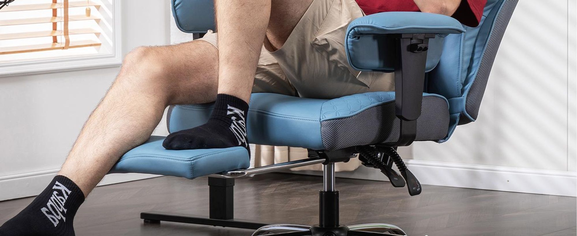 Herní židle COMHOMA pro vysoké a těžké osoby, ergonomická kancelářská židle do 180 kg, 3D sedák, nastavitelná s podnožkou,Polyuretankůže, světle modrá barva
