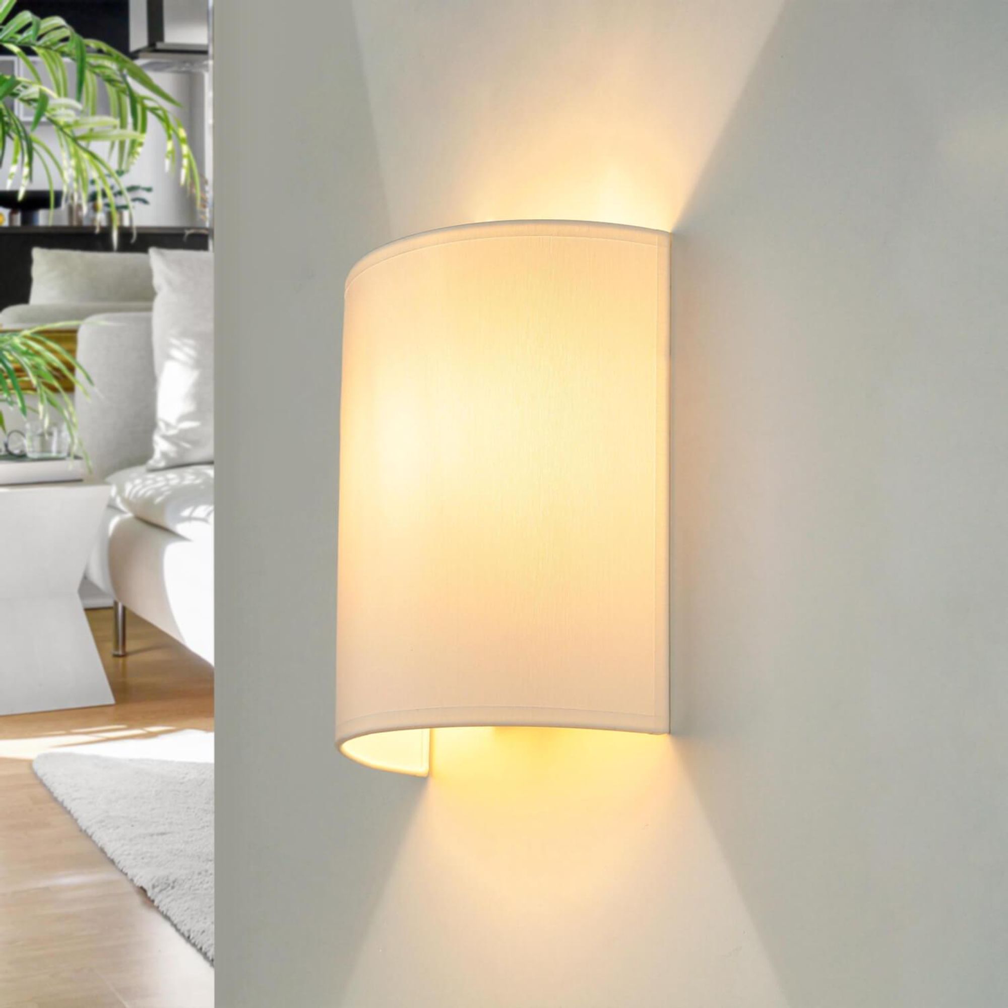 ALICE Gemütliche Wandleuchte aus Stoff in Weiß - ideal für Wohnzimmer, Schlafzimmer und Flur