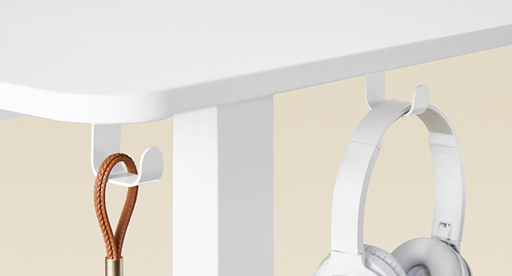 VASAGLE Höhenverstellbarer Schreibtisch elektrisch, L-förm, 160 cm, mit Ladestation, Memory-Funktion