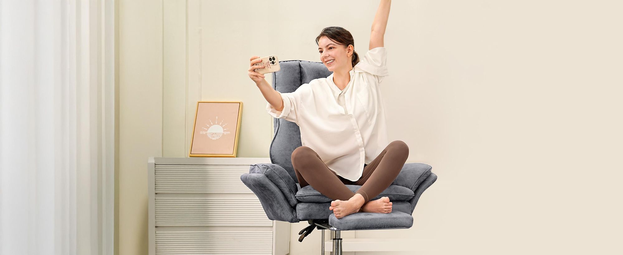 Drehstuhl Bürostuhl Ergonomisch mit klappbaren Armlehnen, Gaming Stuhl mit Fußstütze & 135° Verstellbarer Rückenlehne, Grau – Kunstleder-Stoff